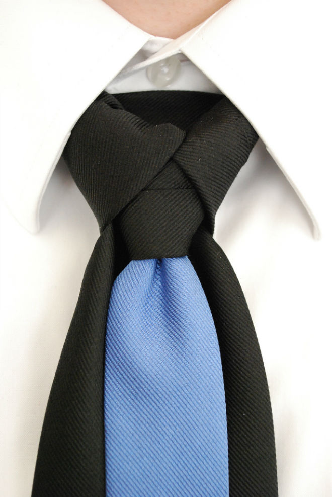 Галстук перевод. Меровинген узел галстука. Узел Тринити галстук. Необычные галстуки. Двойной галстук.